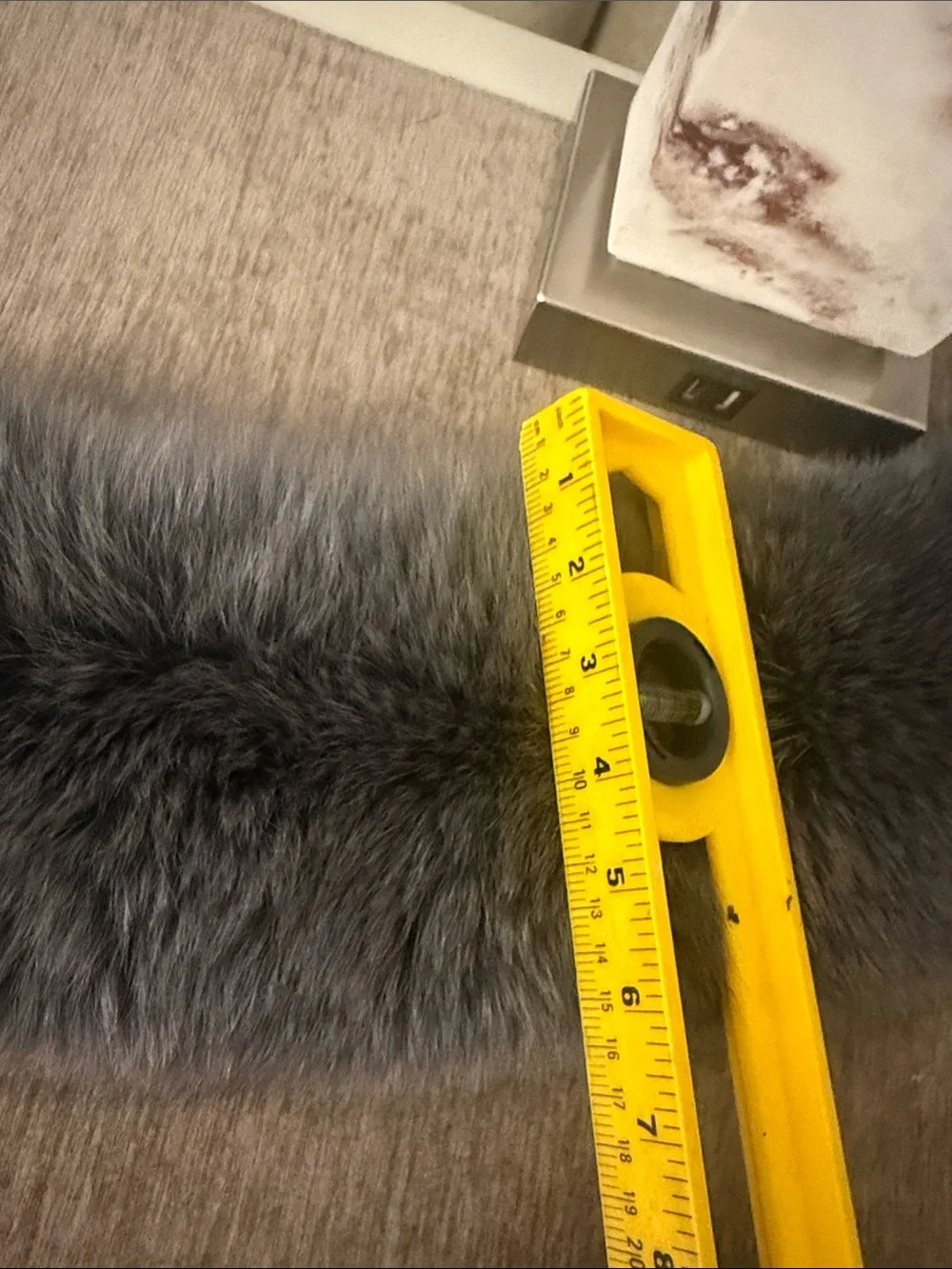 Saga fox fur collar